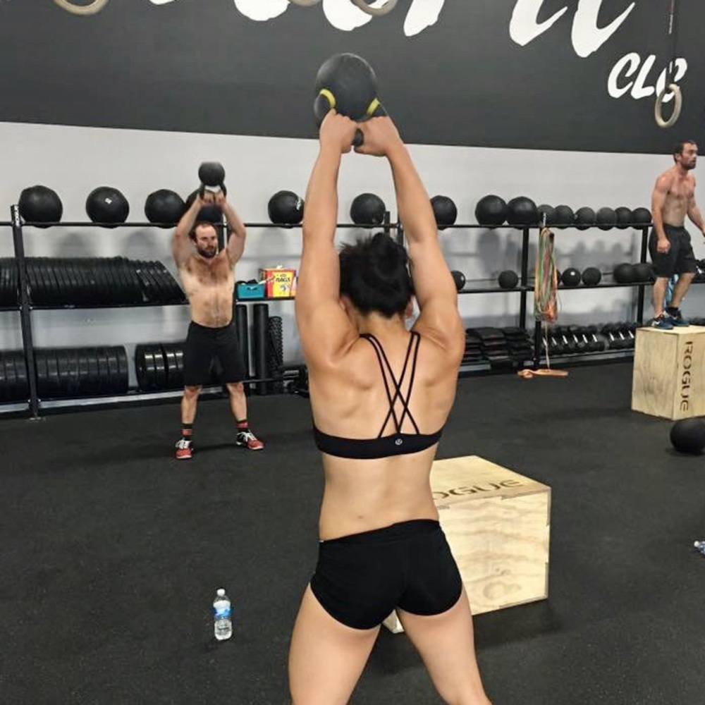 Lululemon size 6 free to be bra black